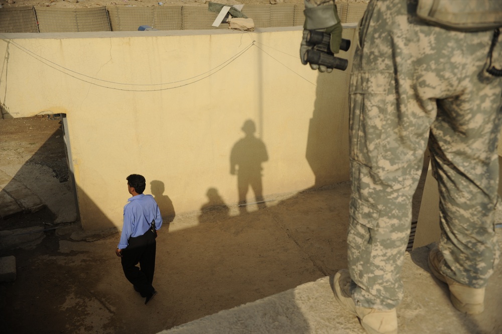 Grim Troop helps Iraqi police