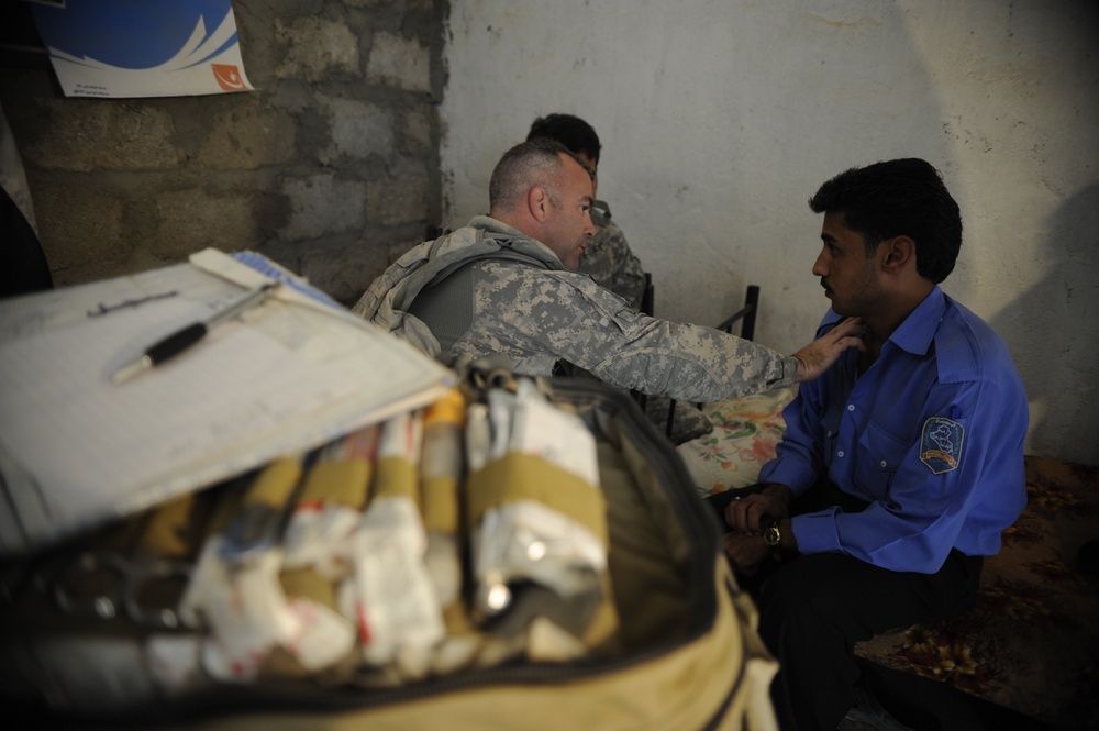 Grim Troop helps Iraqi police