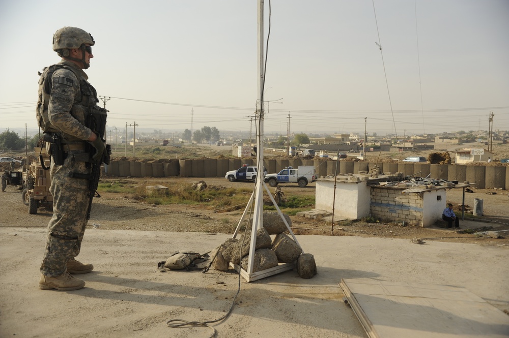 Grim Troop helps Iraqi police