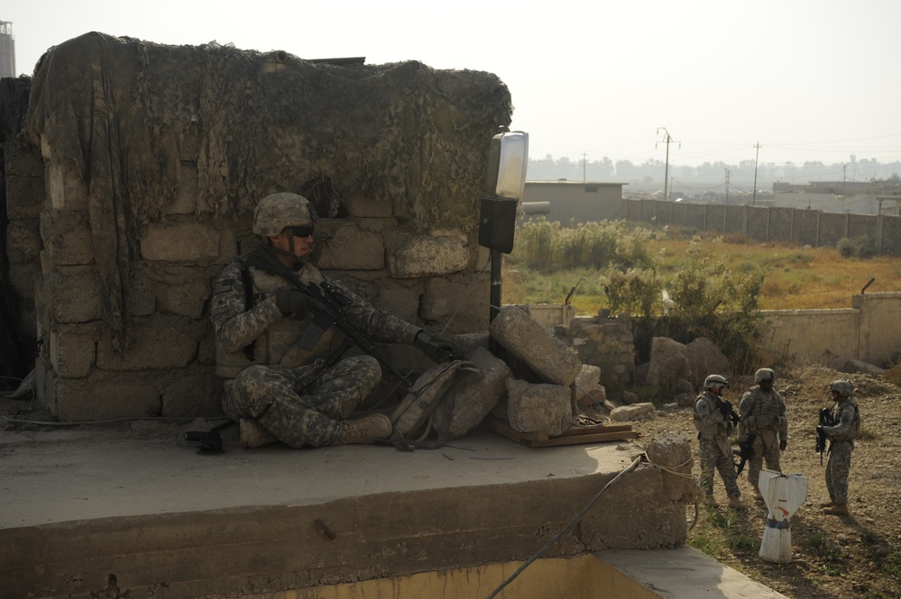 Grim Troop helps Iraqi police