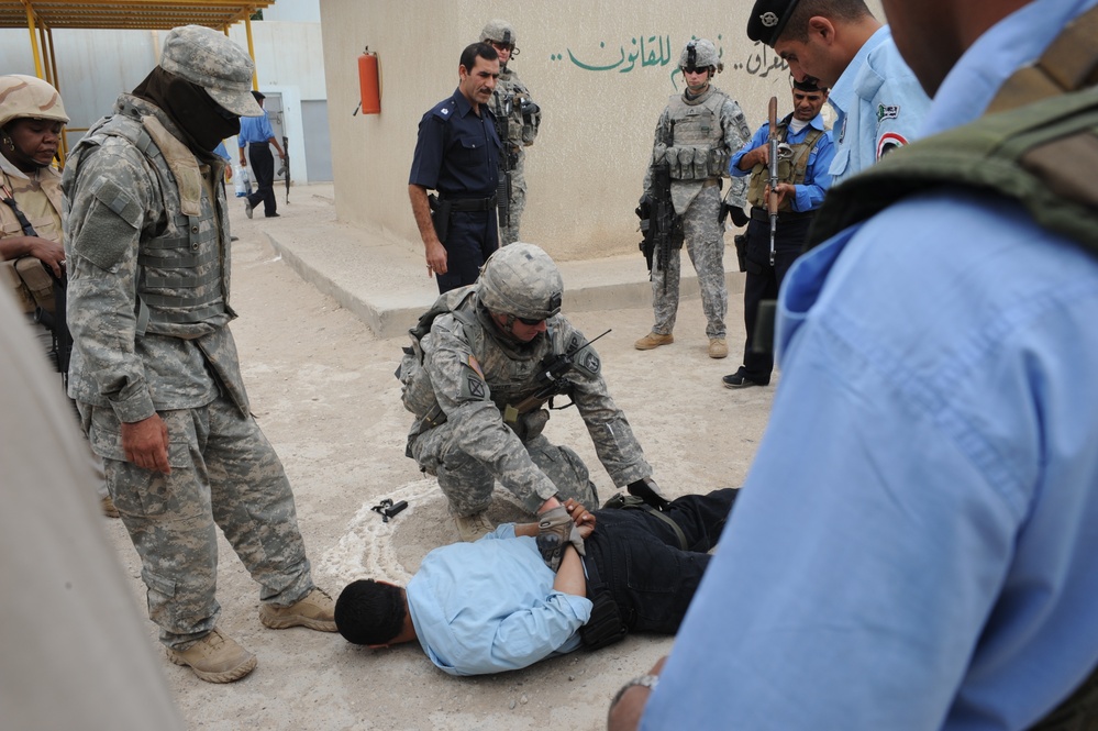 Military Police teach Iraqi Police