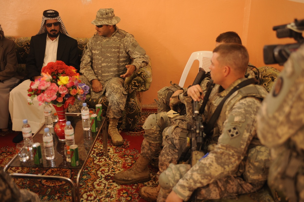 U.S., Iraqi army patrol Hamza