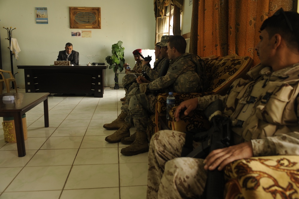 U.S., Iraqi army patrol Hamza