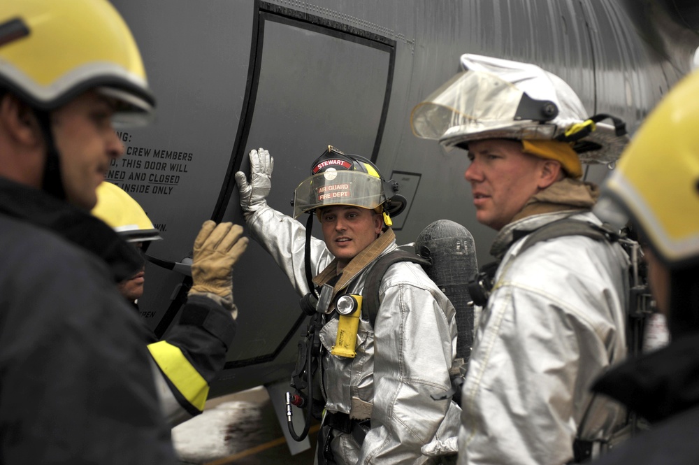 Iraqi, American Firefighters Combine Forces for Airfield Protection