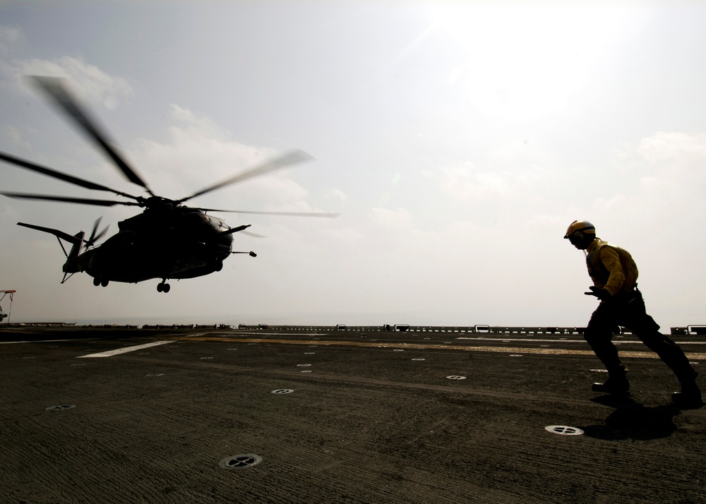 MH-53E Sea Dragon aboard USS Iwo Jima