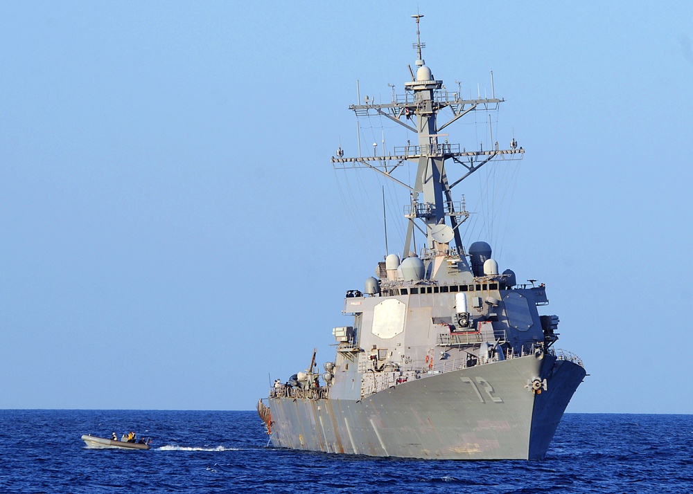 USS Vella Gulf Conducts Transfer