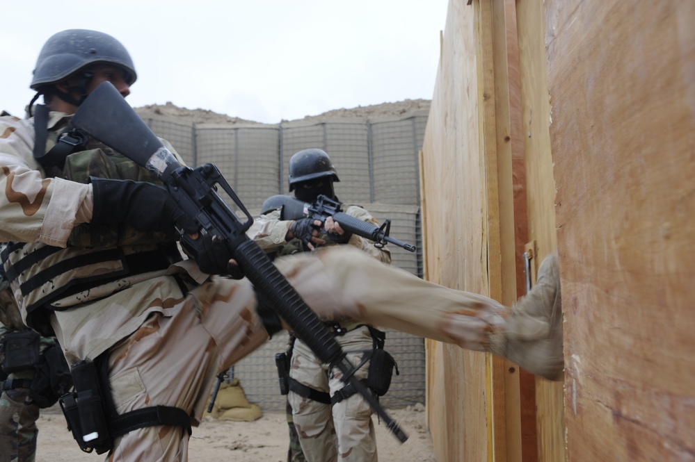 Iraqi Army Learn new Combat Skills