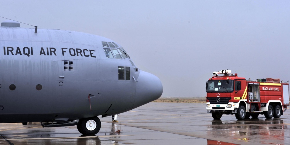 Iraqi, American firefighters combine forces for airfield protection