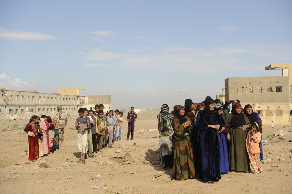 U.S. Soldiers hand out food and supplies