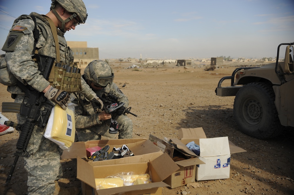 U.S. Soldiers hand out food and supplies