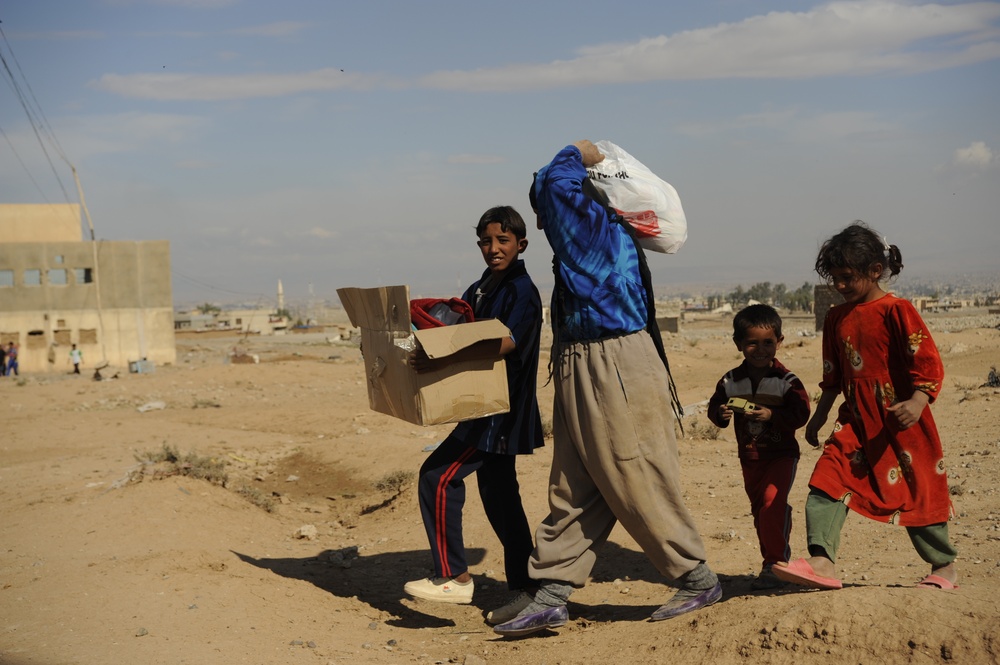 U.S. Soldiers hand out food and supplies