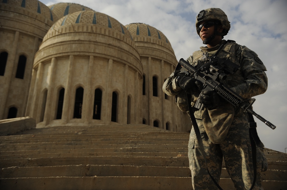 U.S., Iraqi's Patrol Near Mosul