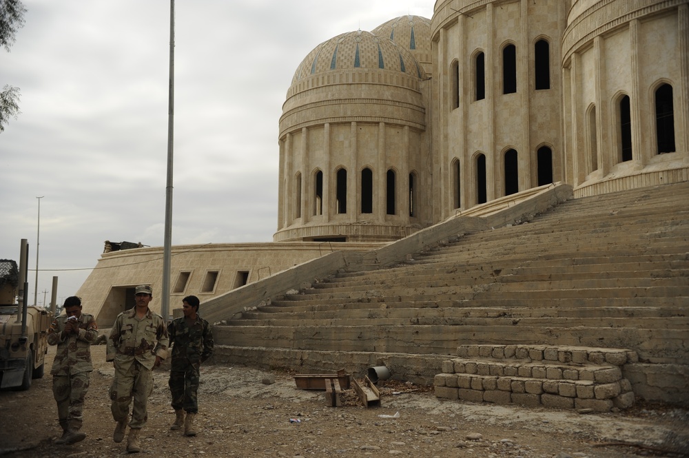 U.S., Iraqi's Patrol Near Mosul