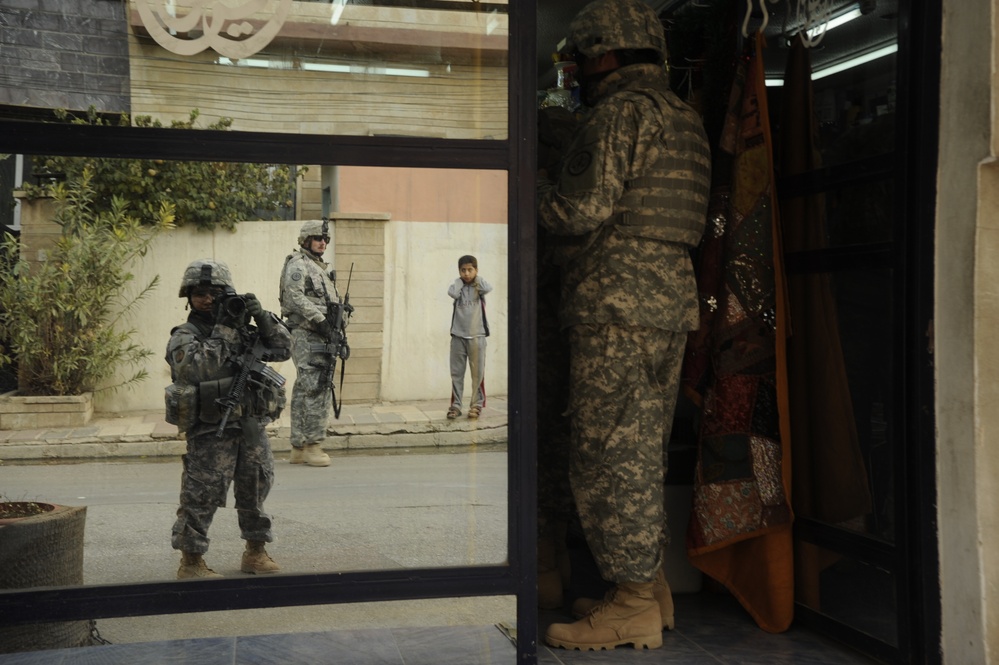 U.S., Iraqi's Patrol Near Mosul