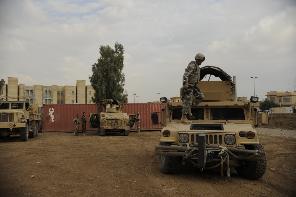 U.S., Iraqi's Patrol Near Mosul