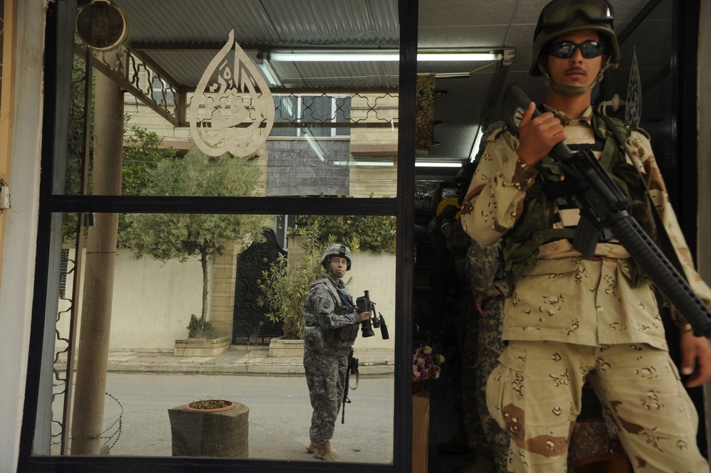 U.S., Iraqi's Patrol Near Mosul