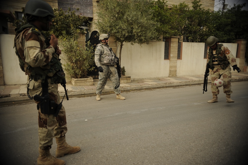 U.S., Iraqi's Patrol Near Mosul
