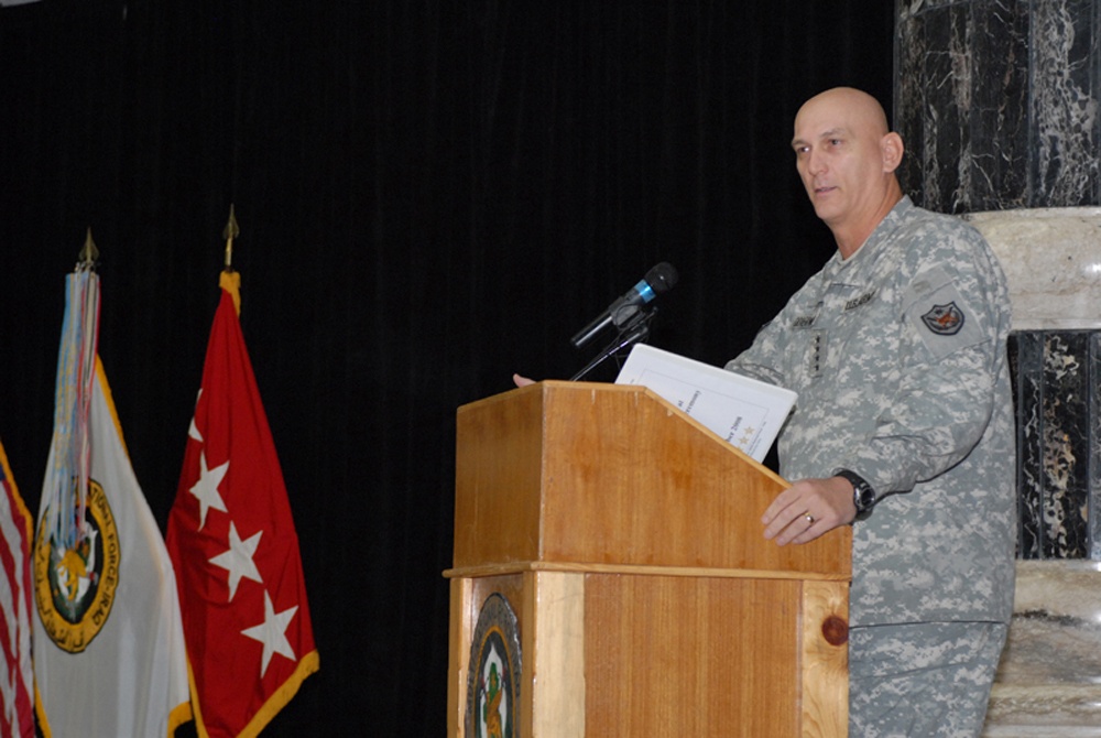 Service members become U.S. citizens on Election Day