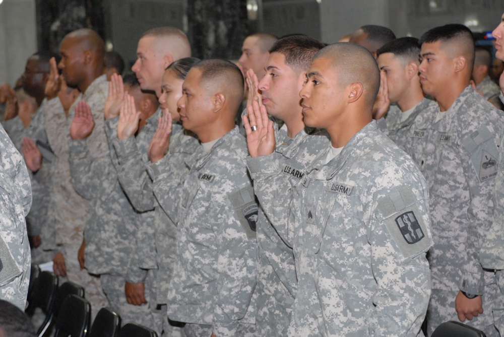 Service members become U.S. citizens on Election Day