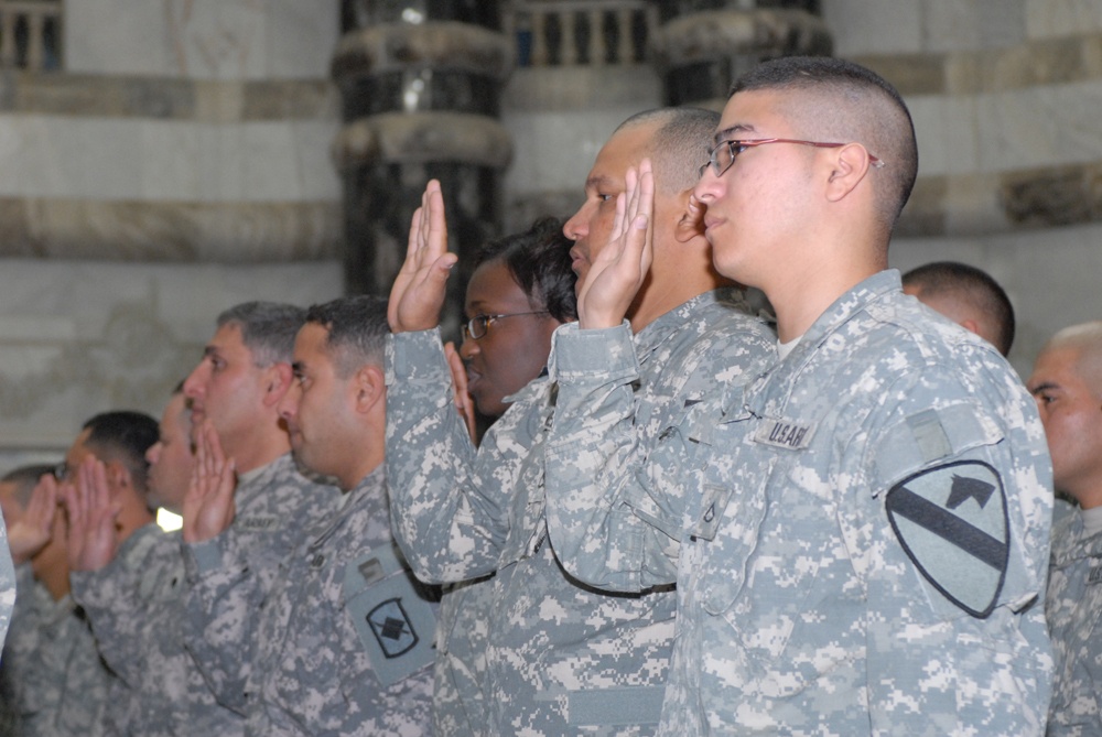 Service members become U.S. citizens on Election Day