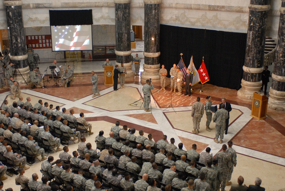 Service members become U.S. citizens on Election Day