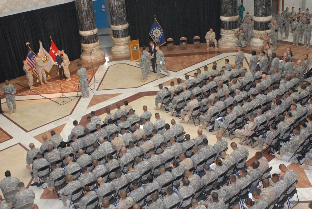 Service members become U.S. citizens on Election Day