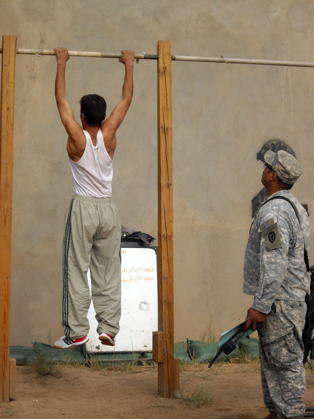 Comanche Troop Soldiers help recruit new Iraqi police officers