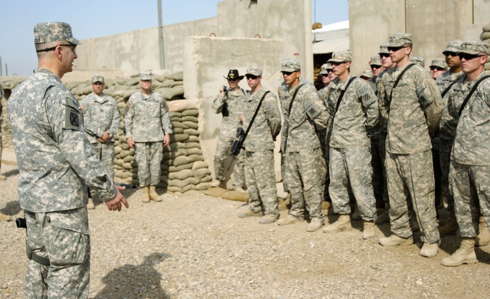 3rd Infantry Division commander visits deployed Soldiers