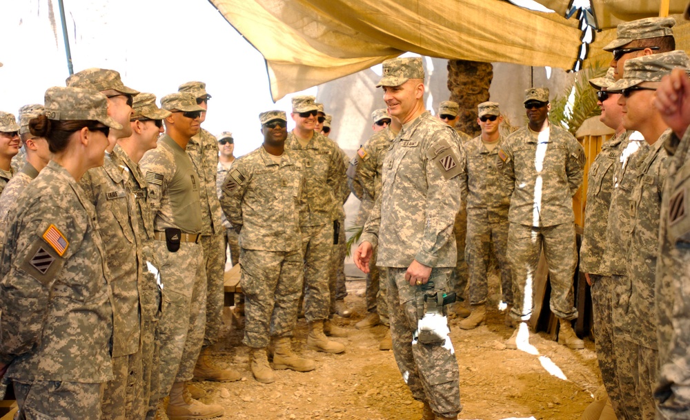 3rd Infantry Division commander visits deployed Soldiers