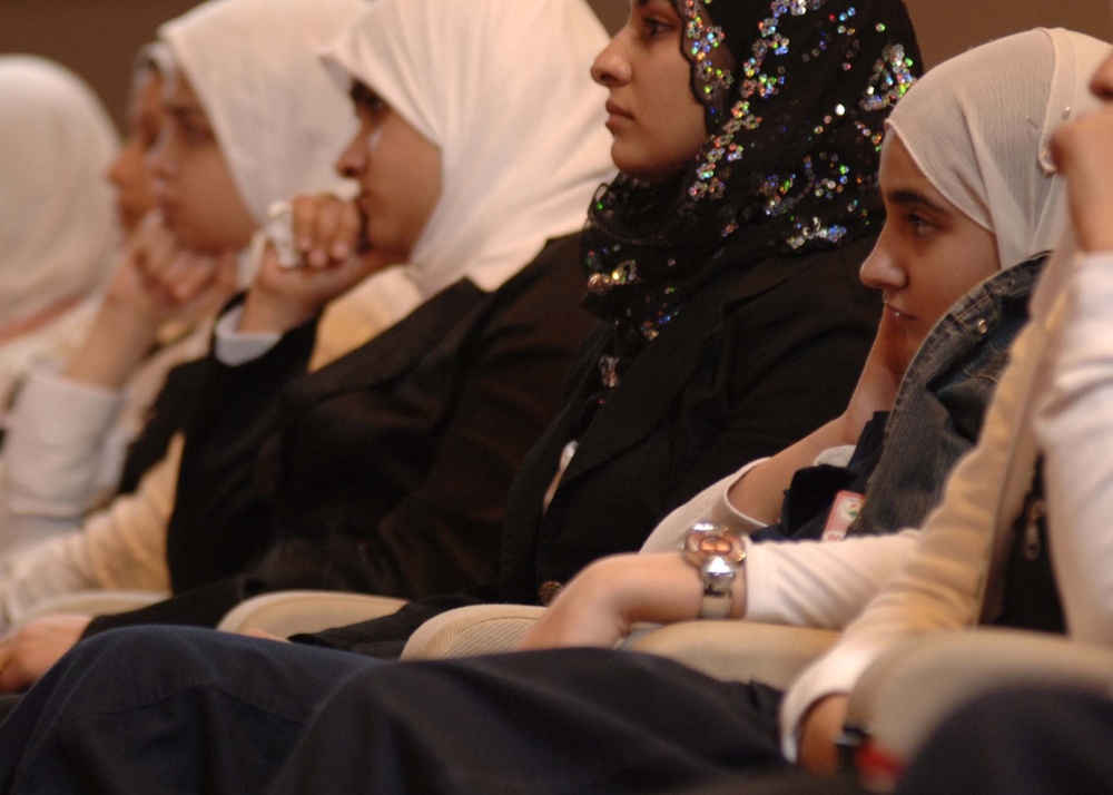 Iraqi students meet U.S. ambassador