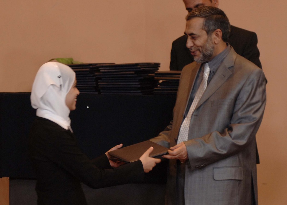 Iraqi students meet U.S. ambassador