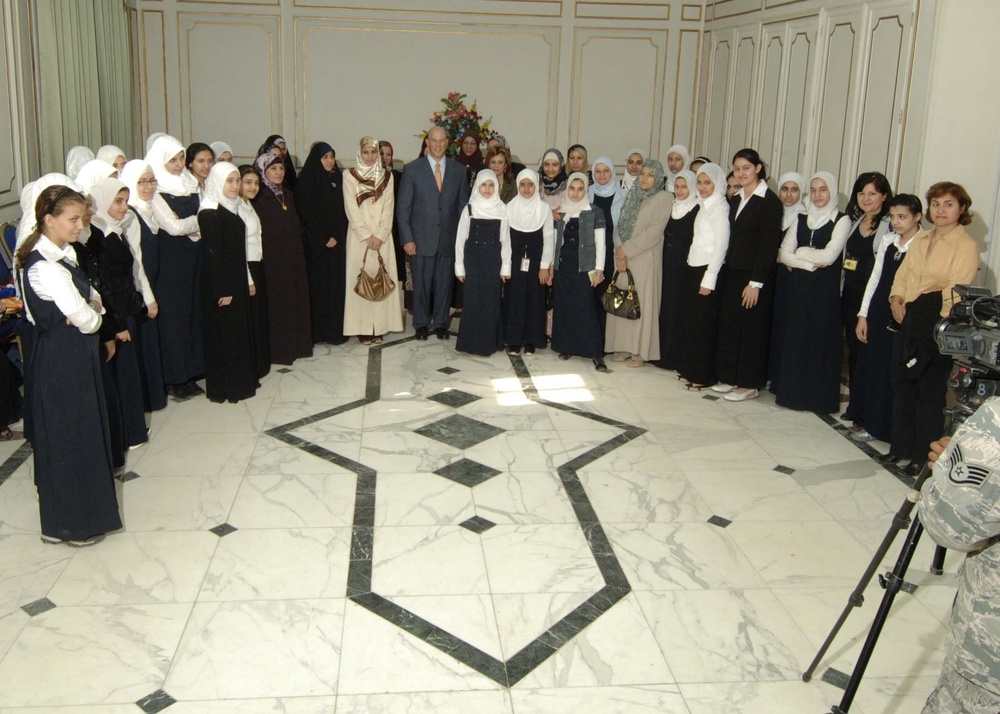 Iraqi students meet U.S. ambassador