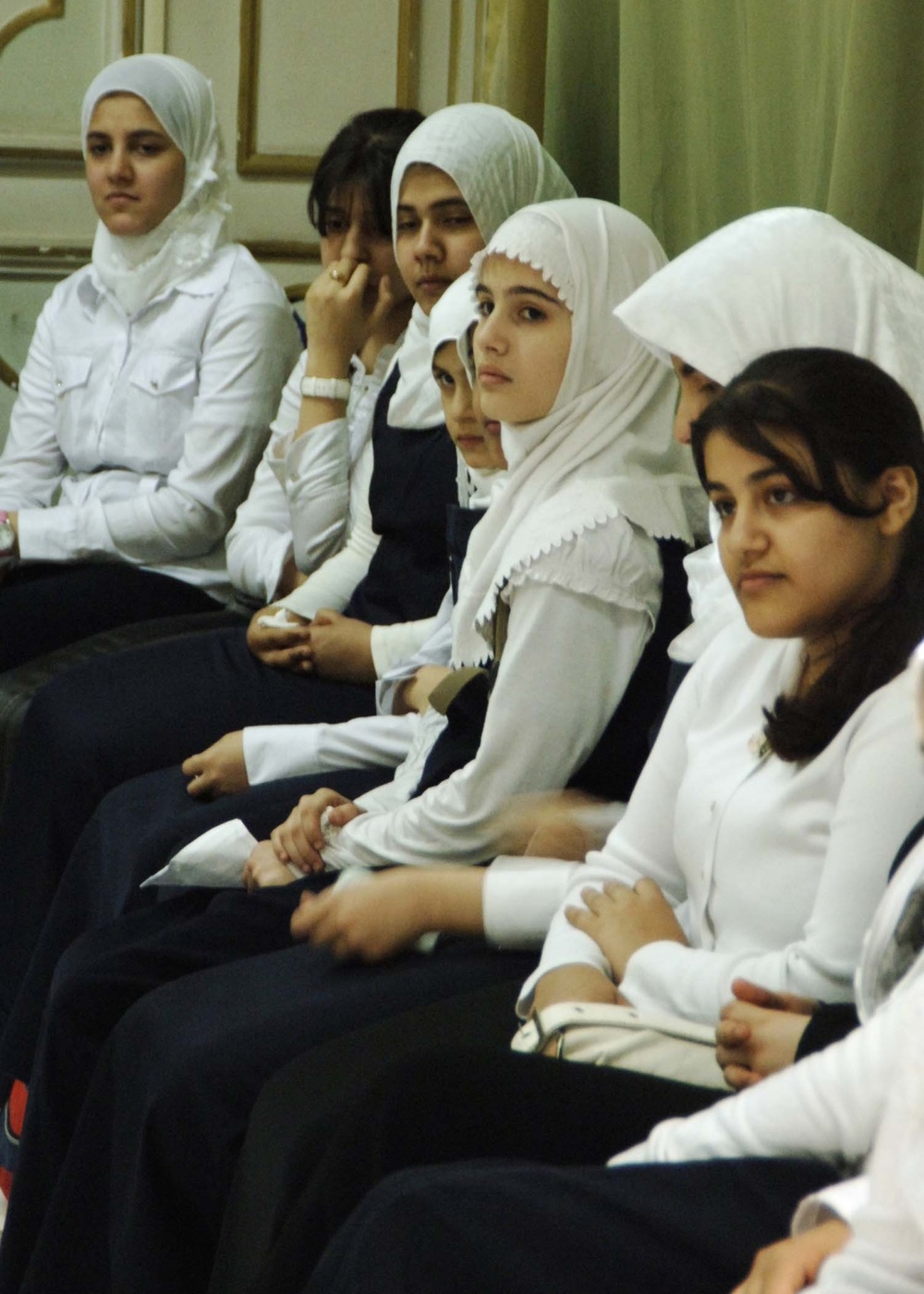 Iraqi students meet U.S. ambassador