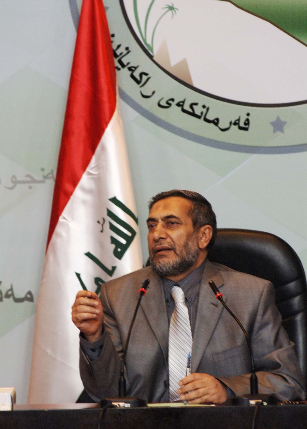 Iraqi students meet U.S. ambassador
