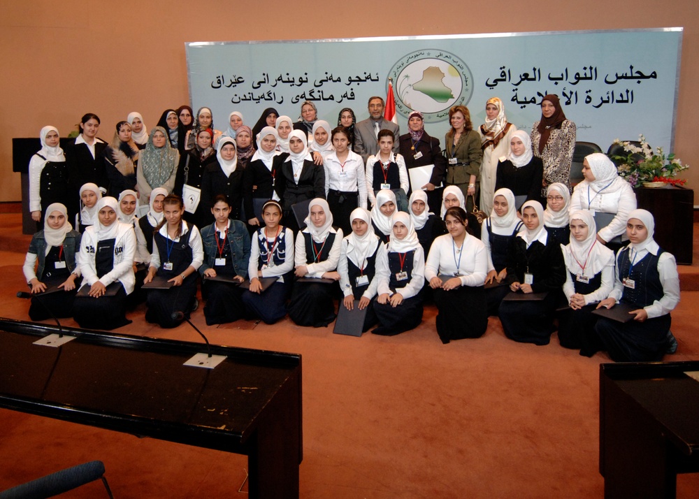 Iraqi students meet U.S. ambassador