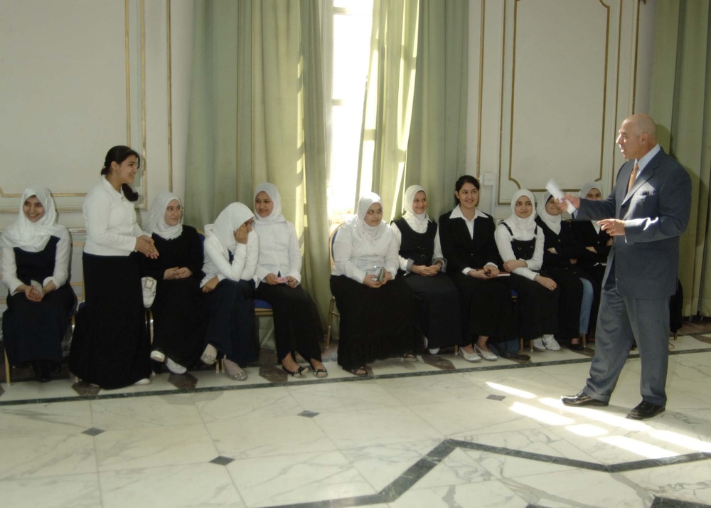 Iraqi students meet U.S. ambassador