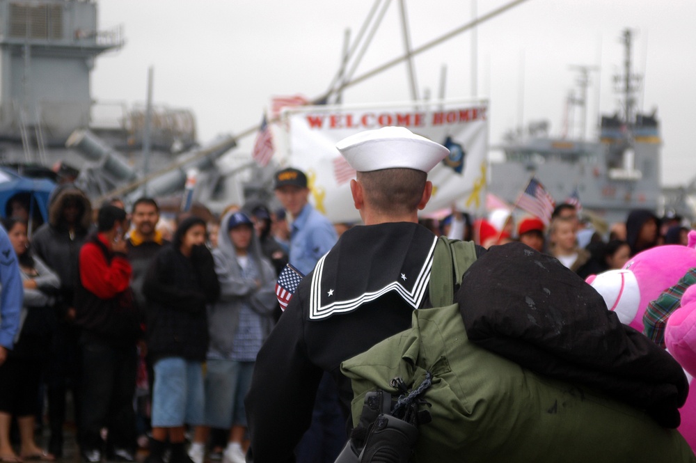 USS Peleliu Sailors return to Naval Base San Diego after six-month deployment