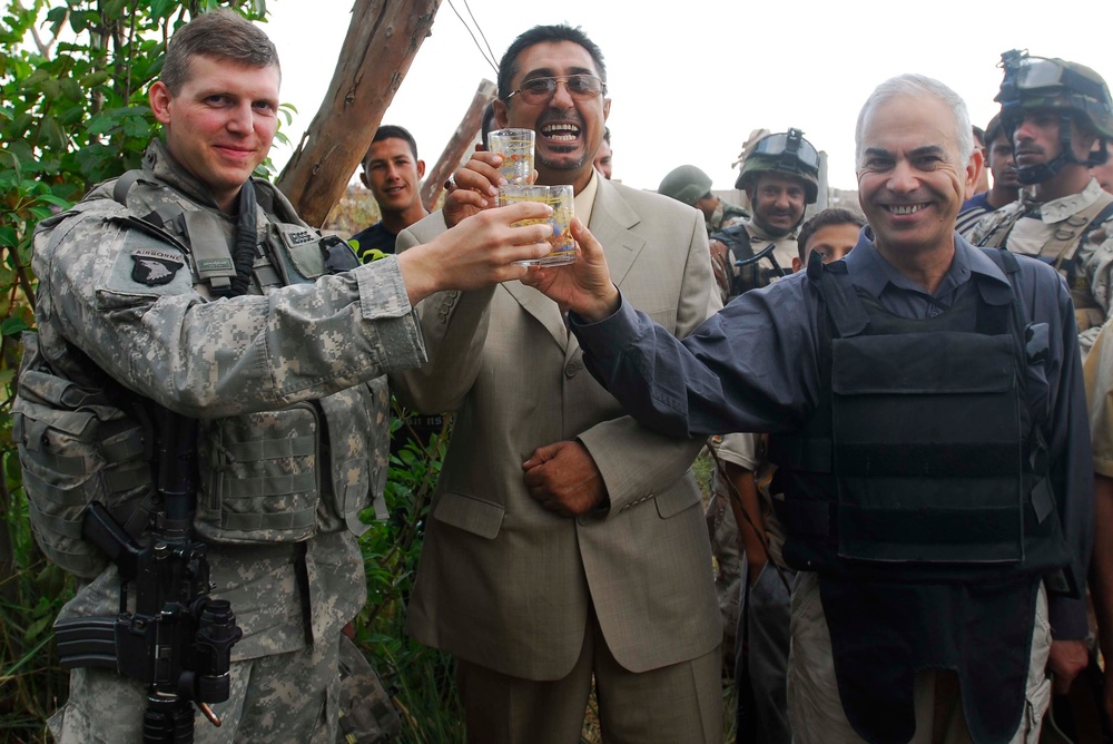 Iraqi Security Forces, Multi-National Division - Center Soldiers celebrate water distribution system
