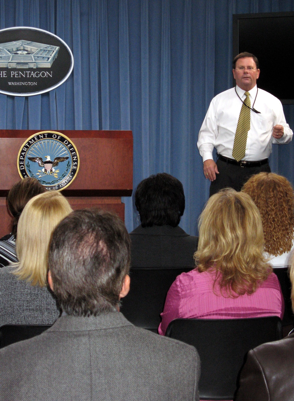 Gates Welcomes Department of Defense Teachers of Year to Pentagon