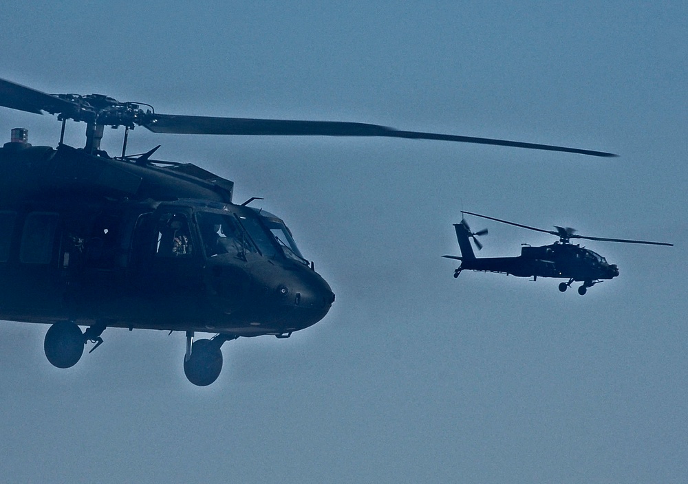 Flying with Combat Aviation Brigade, 4th Infantry Division