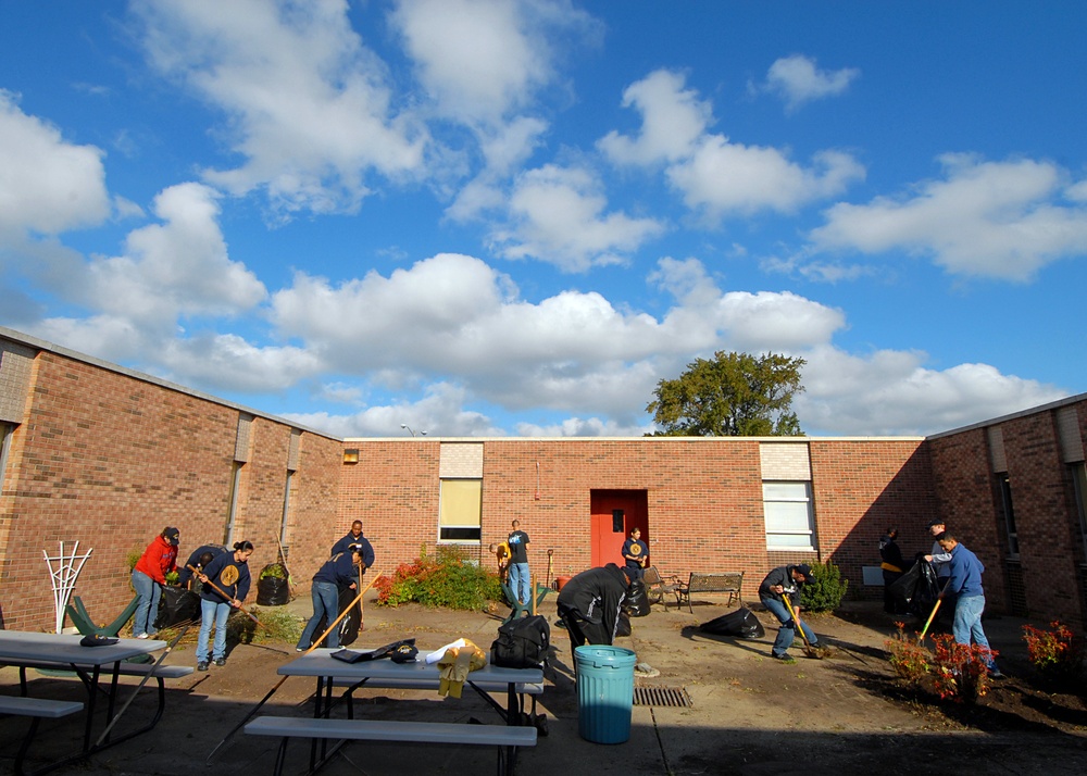 Sailors volunteer at Newsome Park