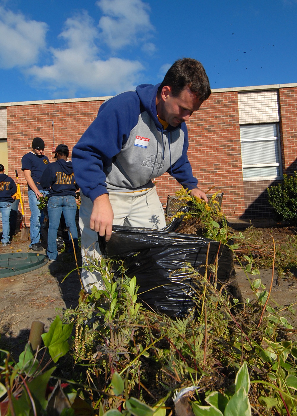 Sailors volunteer at Newsome Park