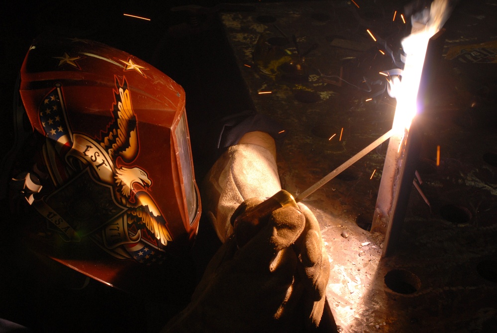 Hull maintenance aboard USS Ronald Reagan