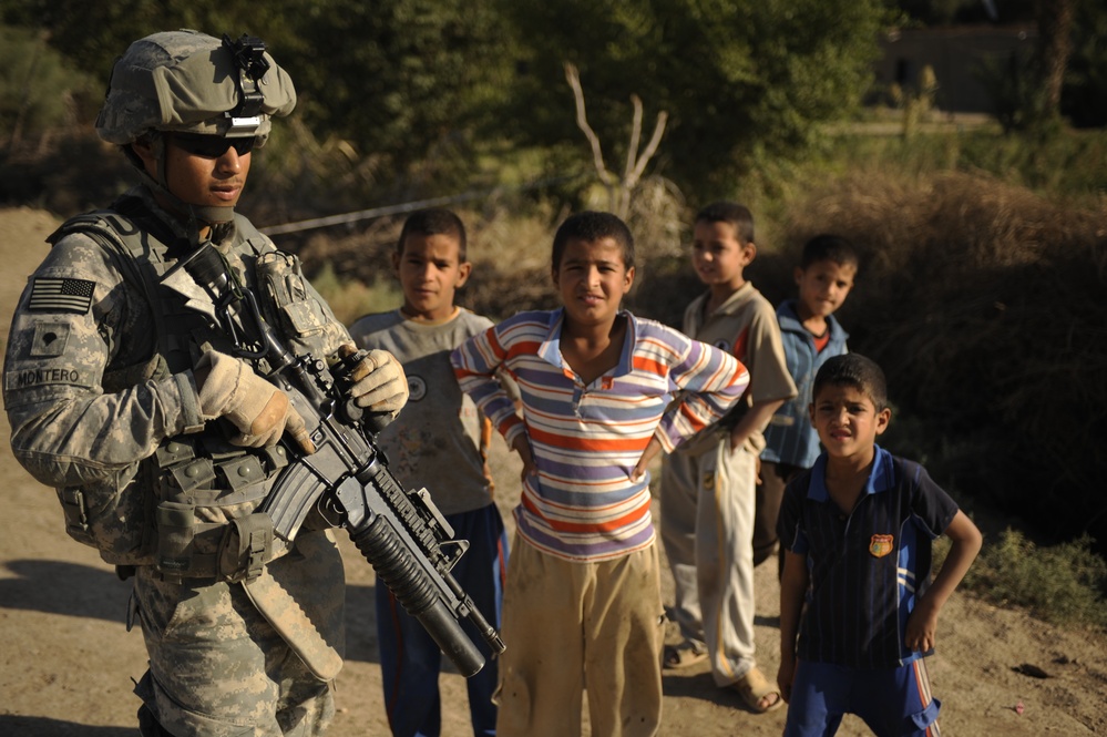 Leaflet Patrol in Diwaniyah