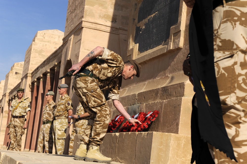 Iraqi army honors fallen soldiers at Commonwealth War Memorial