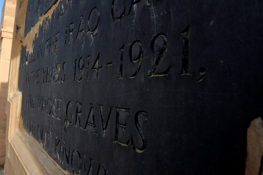 Iraqi army honors fallen soldiers at Commonwealth War Memorial