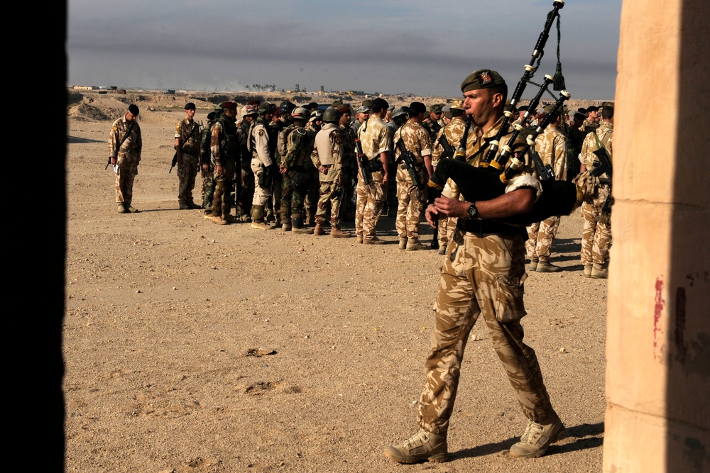 Iraqi army honors fallen soldiers at Commonwealth War Memorial