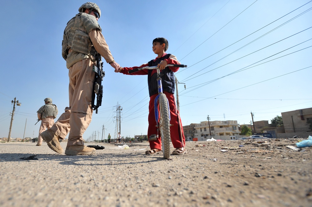 USAF Walking patrol in Al Bayaa
