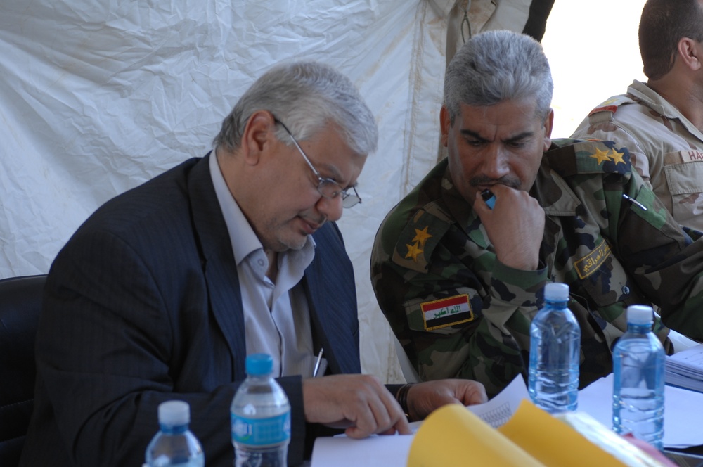 Sons of Iraq receive checks during Iraqi government-sponsored payday