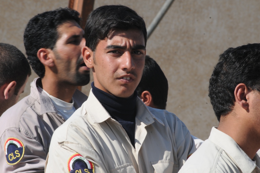 Sons of Iraq receive checks during Iraqi government-sponsored payday
